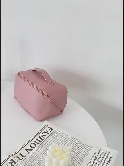 LEATHER COSMATIC BAG